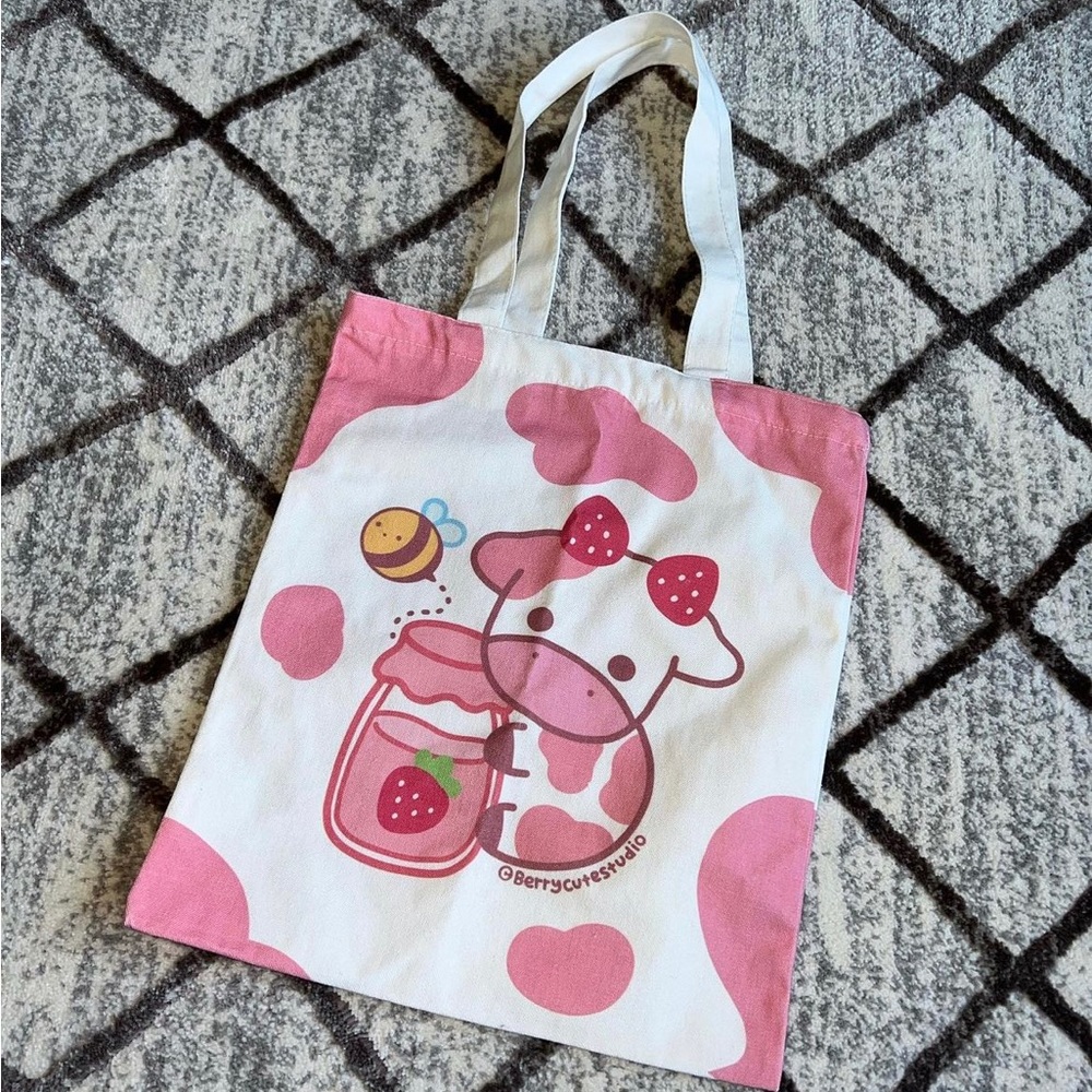 strawberry cow tote bag from berrycutestudio 🍓🐮
